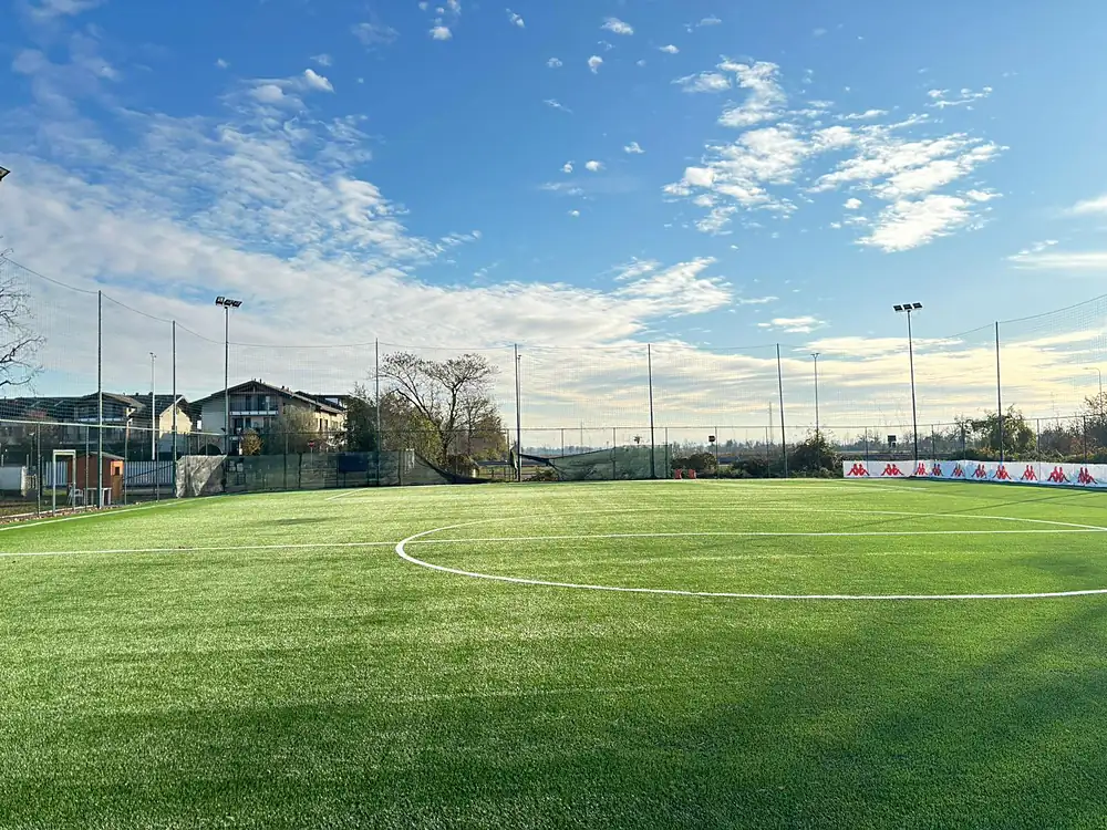 Campo tennis e calcetto in erba sintetica completato a Monte Granaro