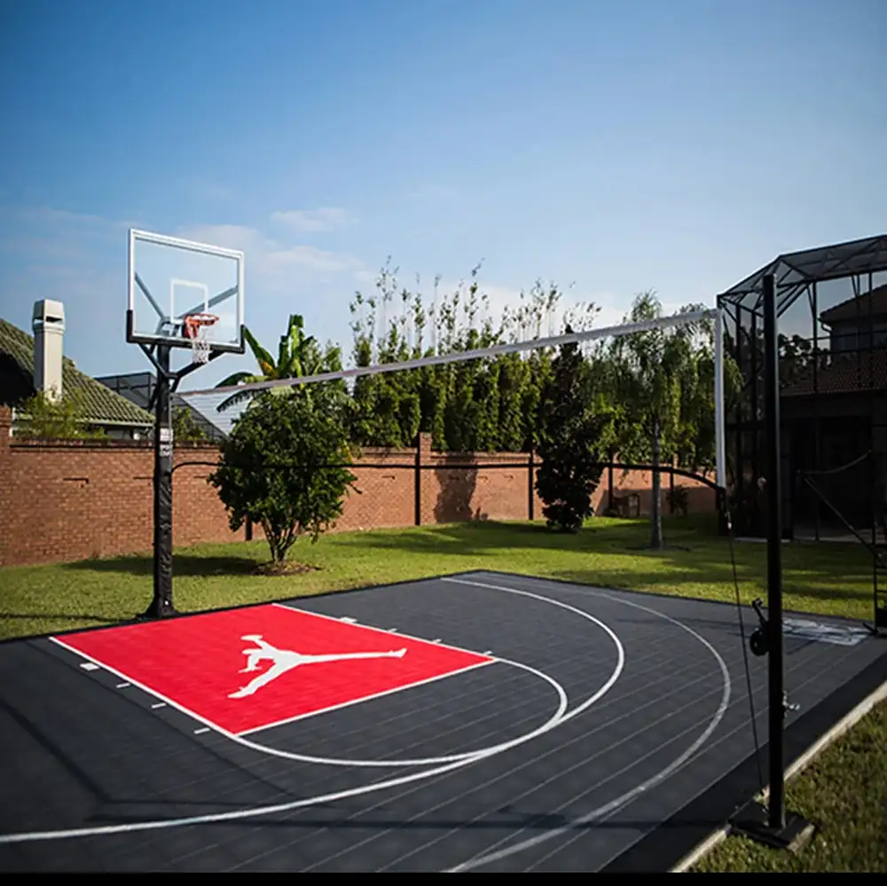 Playground da basket rosso con canestro